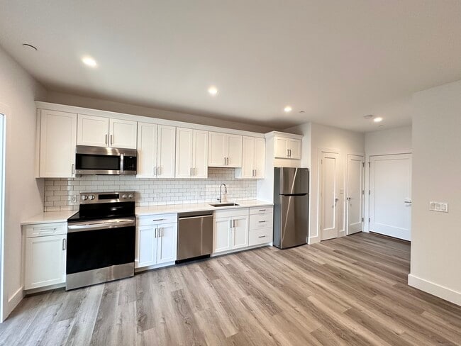 Primary Photo - 528 Black Rock Tpke