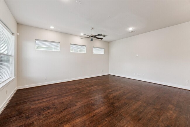 Building Photo - 1815 Crestdale Dr