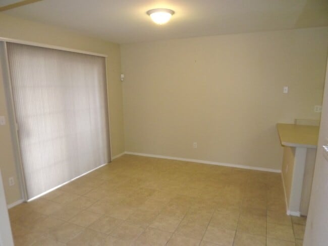Building Photo - WONDERFUL DUAL MASTER BEDROOM TOWNHOME IN GATED "GREEN VALLEY COMMUNITY!!"
