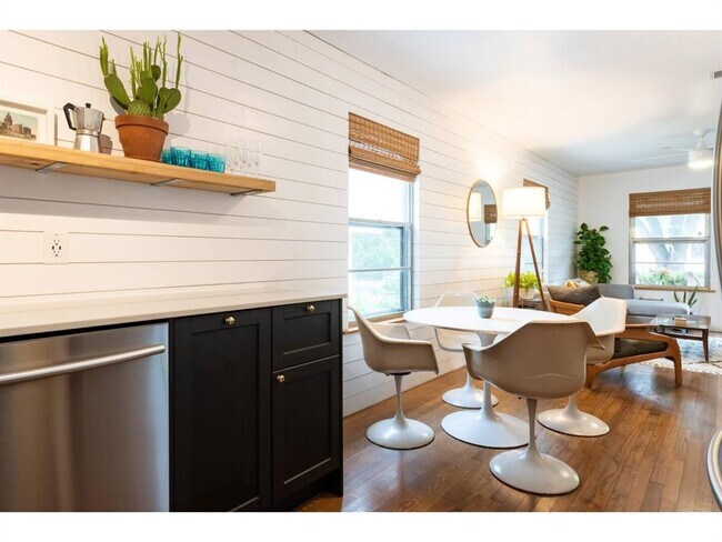 Building Photo - 3011 E 17th St