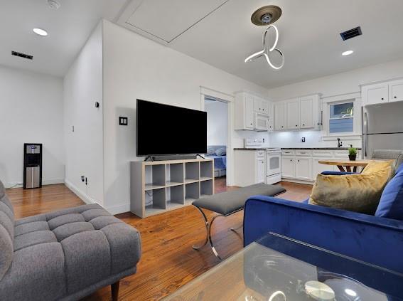 Building Photo - 1408 W 23rd St