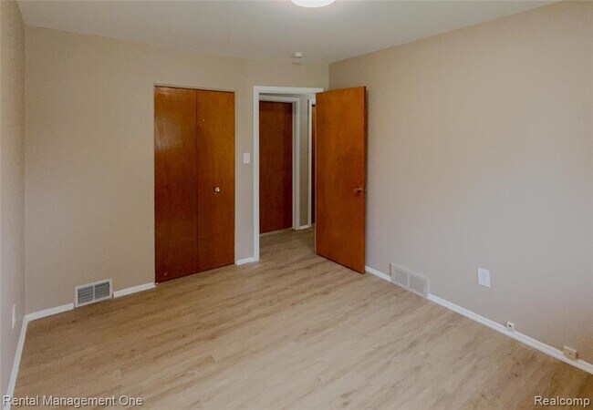 Building Photo - 34381 Rosslyn St