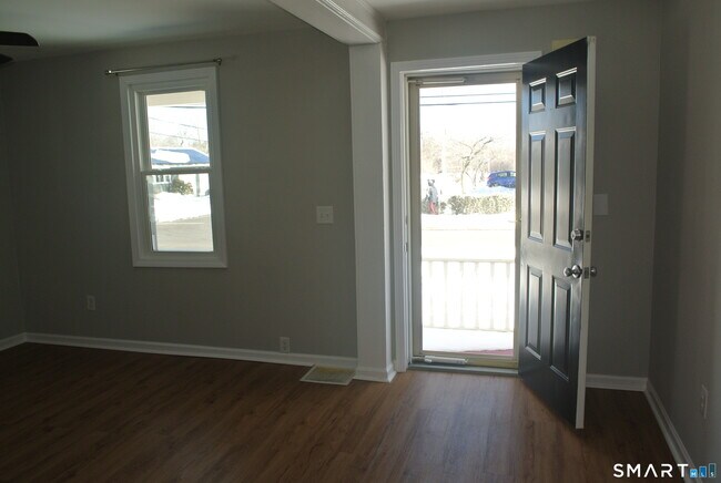 Building Photo - 492 W River St