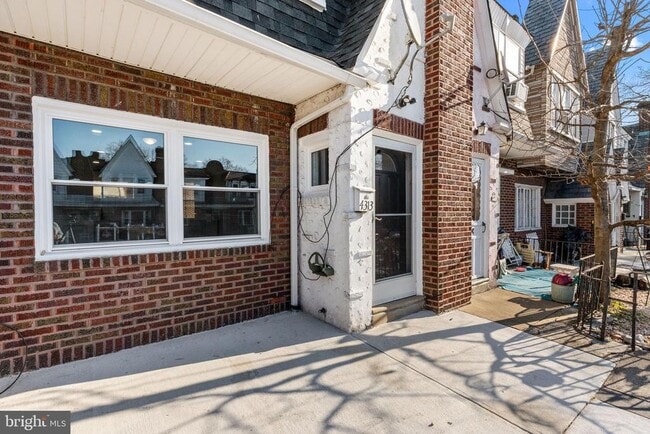 Building Photo - 4313 Teesdale St