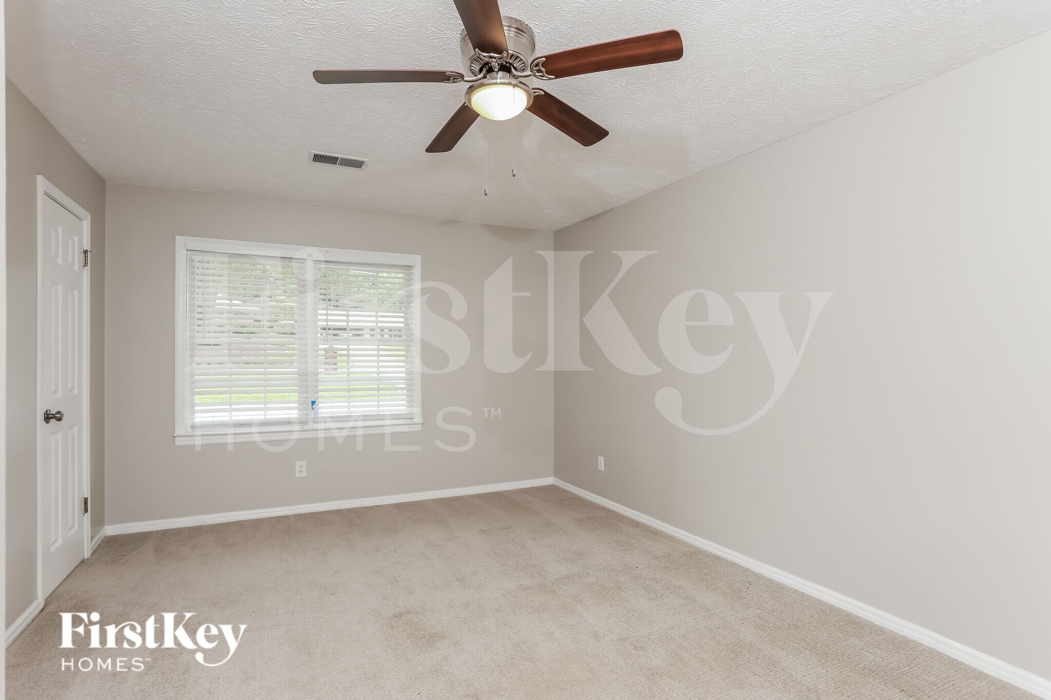 Building Photo - 3120 Oak Dr