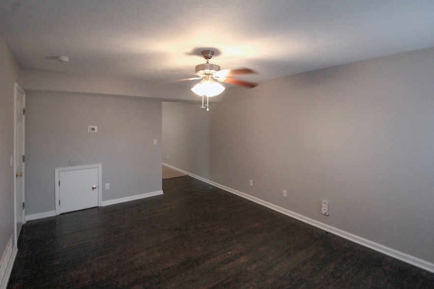 Building Photo - 561 Hampton Way