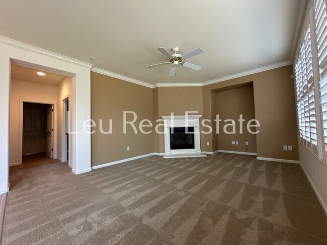 Building Photo - Lovely, 5bd, 3ba home in Serrano, with 3 c...