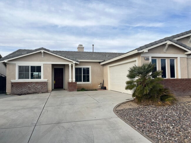 Building Photo - Home Available in Victorville!