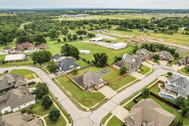 Building Photo - Executive home on double lot in beautiful Enclave at Harvard Ponds.