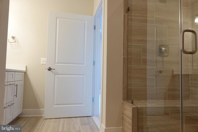 Building Photo - 210 Decoverly Dr