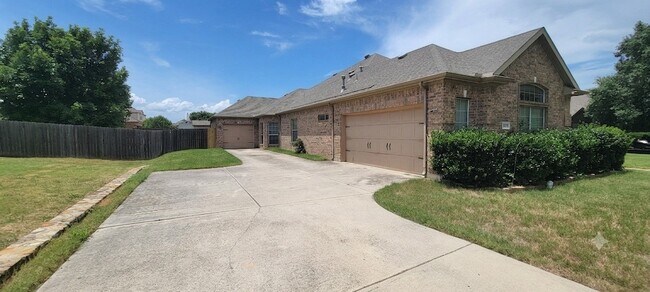 Building Photo - 13733 Alterna Dr