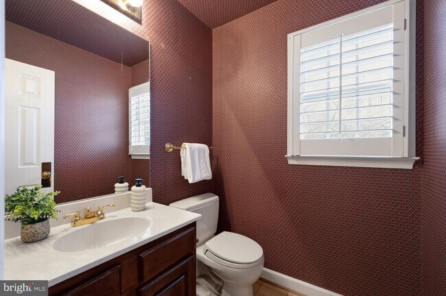 Building Photo - 8815 Surrey Ct