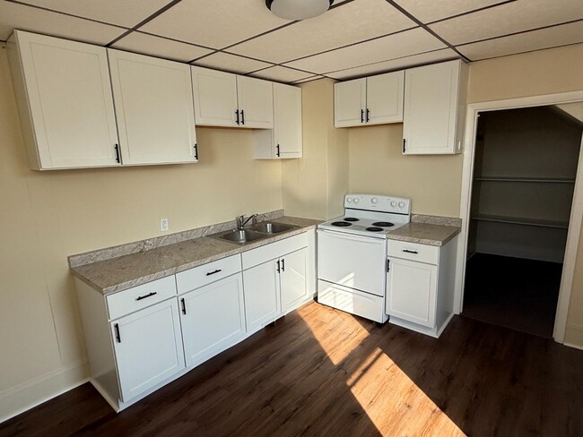 Building Photo - 1835 Dunlap Ave