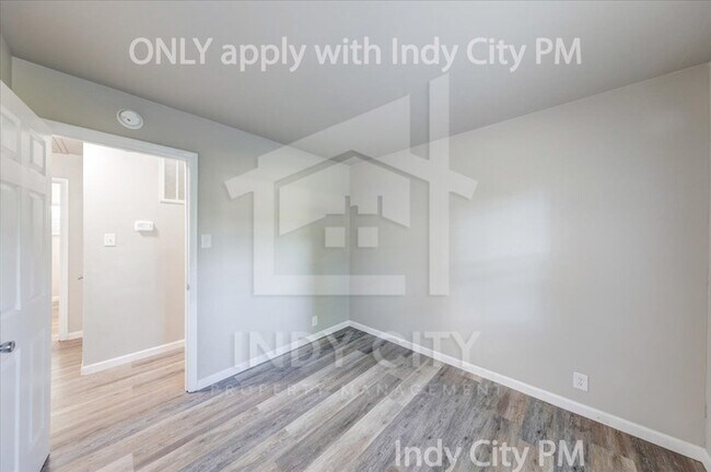 Building Photo - 3118 N Richardt Ave