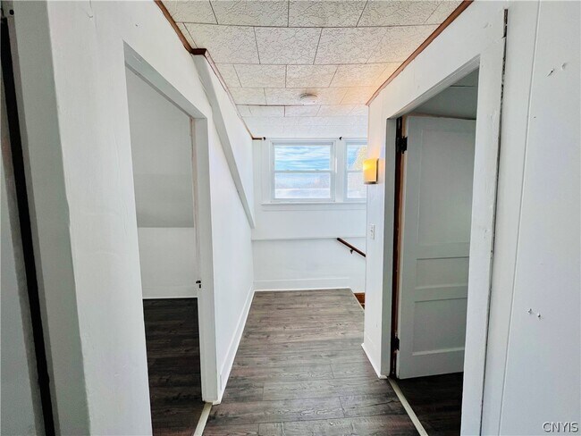 Building Photo - 140 E Oneida St