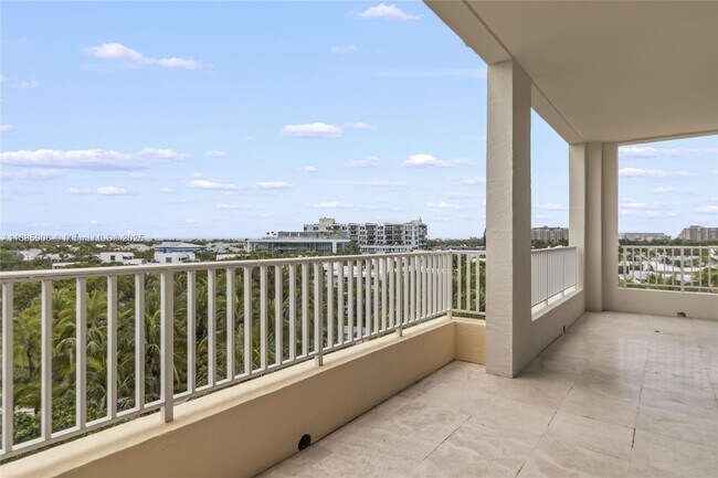 Building Photo - 703 Crandon Blvd