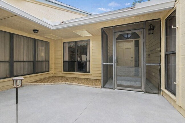 Building Photo - 6691 S Pine Ct