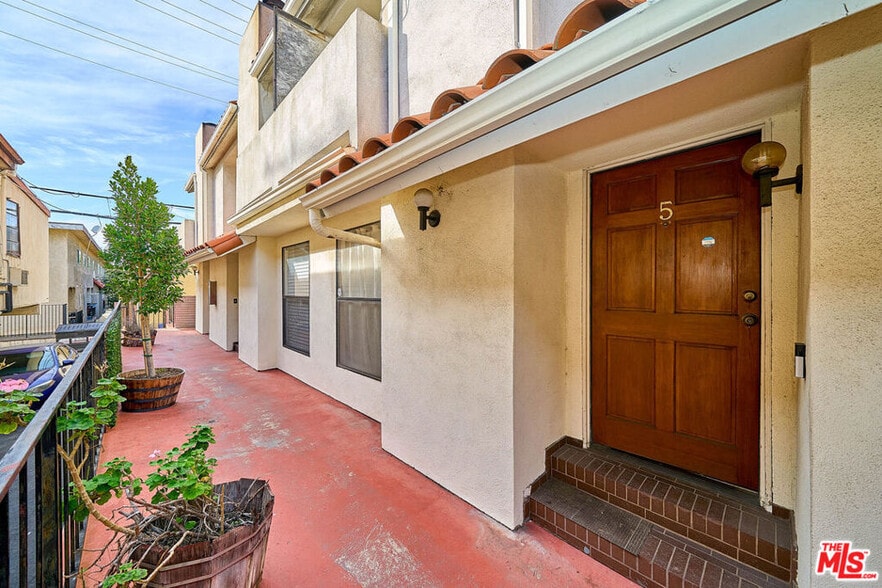 Building Photo - 219 N Isabel St