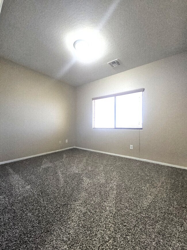 Building Photo - 2300 E Magma Rd