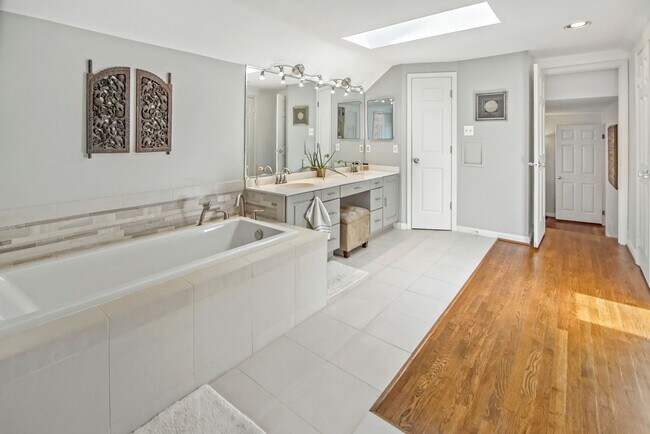 Building Photo - 6902 Tilden Ln