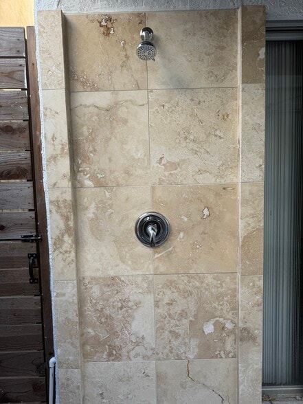 outdoor shower - 140 Hueneme Ave