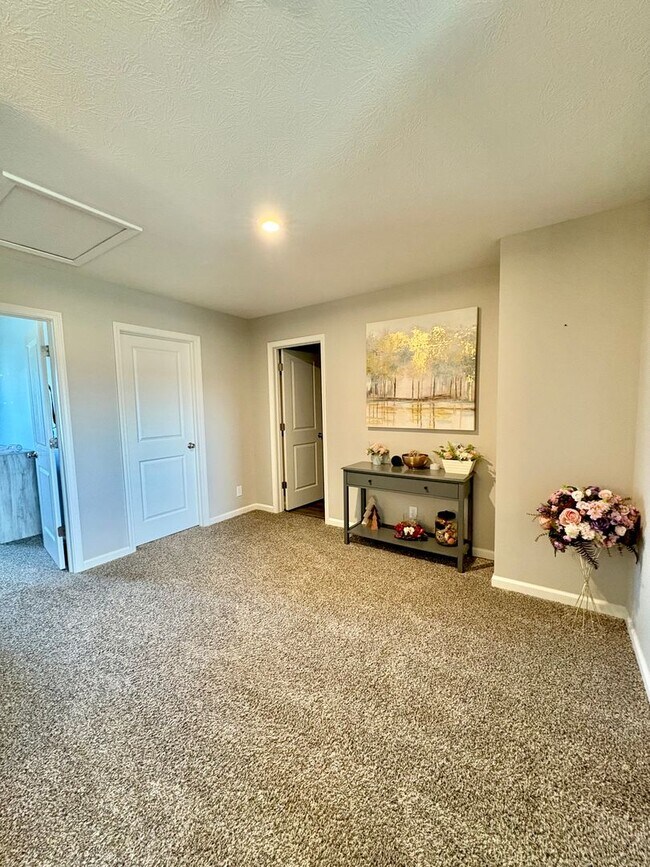 Building Photo - 4 Bed Lafayette Home with Master Retreat, Entertainers Kitchen, & Fenced-In Backyard!