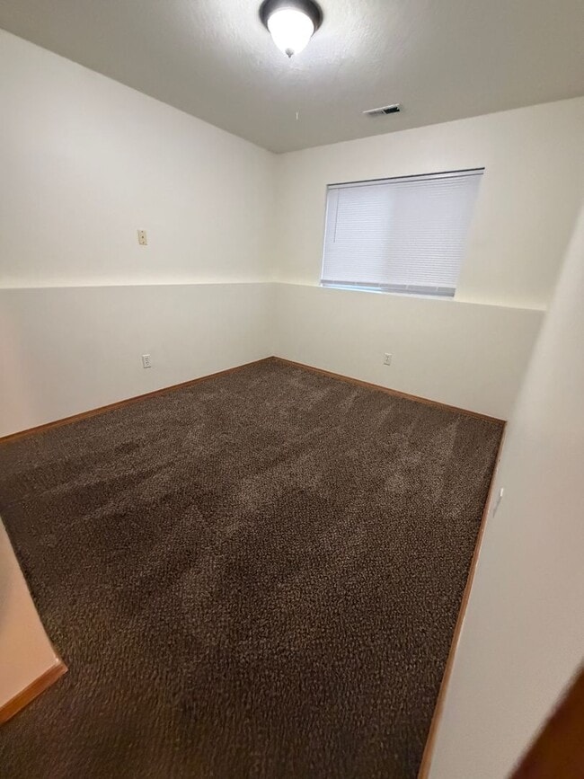 Building Photo - New paint! 4 Bedroom in West Pasco close to Maya Angelou Elementary!