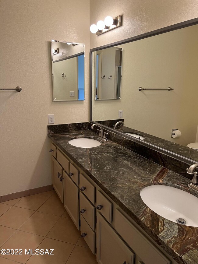 Building Photo - 6451 N Tierra De Las Catalinas