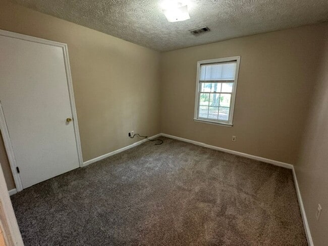 Building Photo - 228 Hearthstone Dr