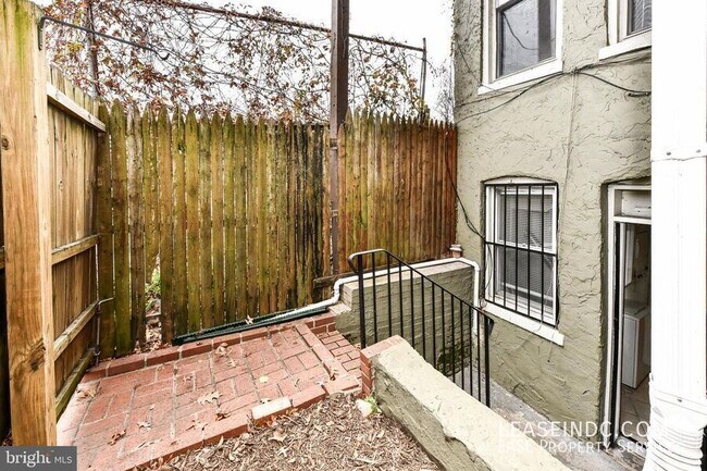 Building Photo - 203 R St NW