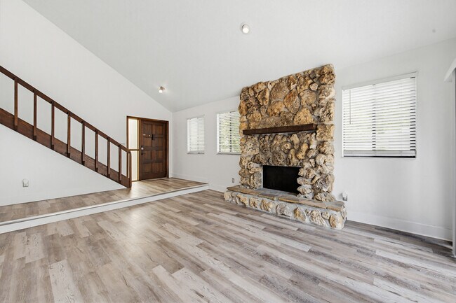 Building Photo - 7 Autumnwood Trail