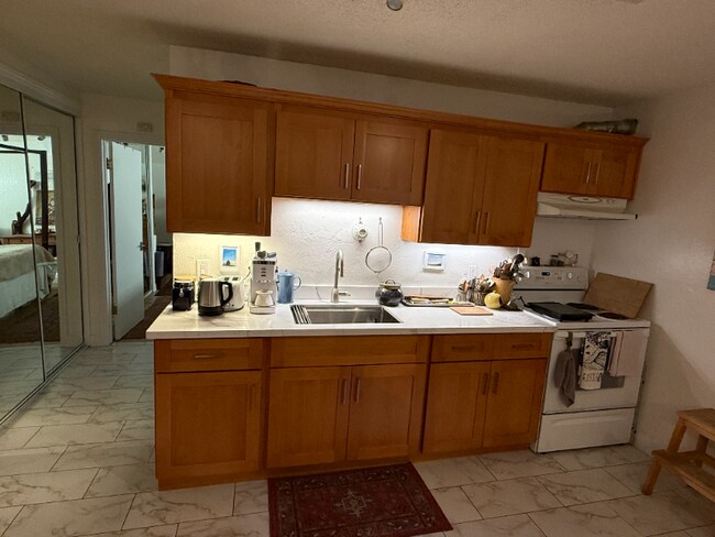 Building Photo - 330 2nd St