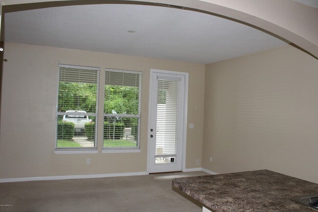 Building Photo - 625 Oakleaf Plantation Pkwy