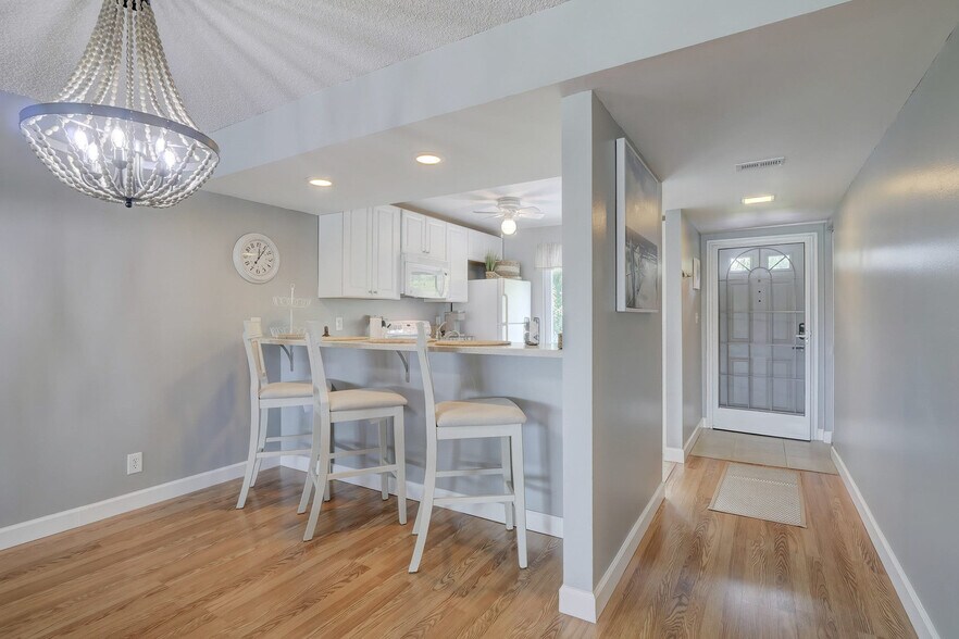 Building Photo - 154 Palm Dr