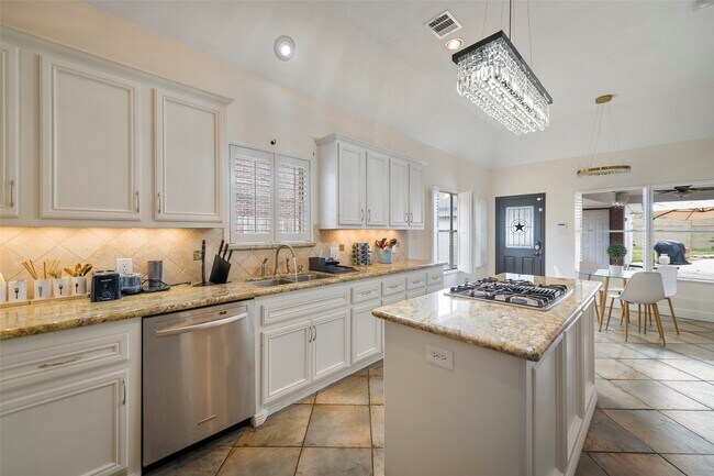 Building Photo - 14311 Islandwoods Dr