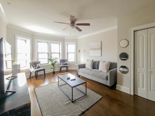Primary Photo - 5075 N Wolcott Ave
