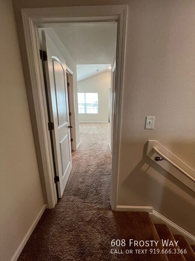 Building Photo - 608 Frosty Way