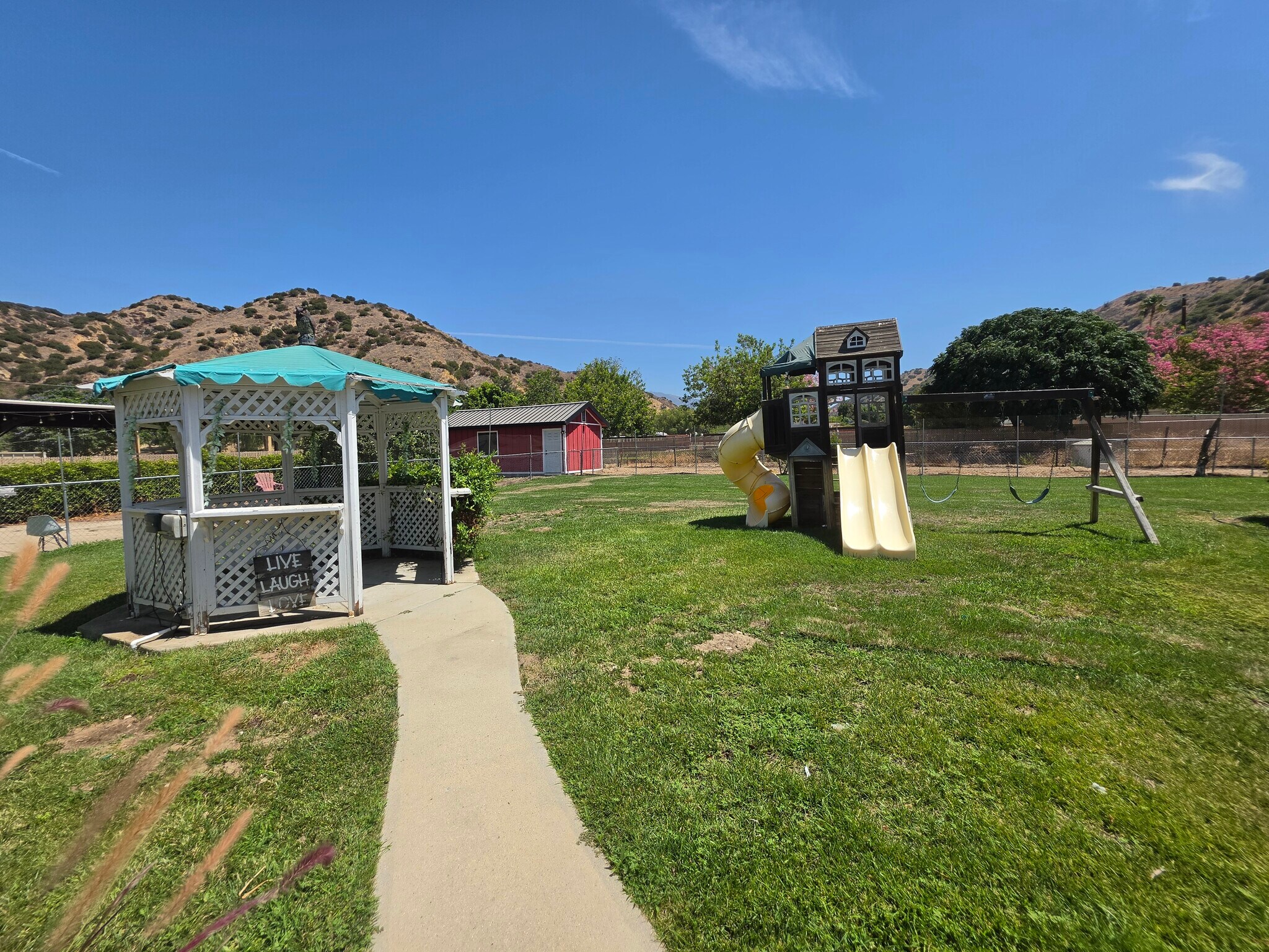 Building Photo - 9805 La Tuna Canyon Rd