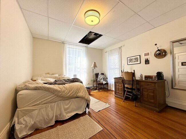 Building Photo - 46 Dana St