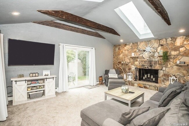 Building Photo - 2 Elm Pl