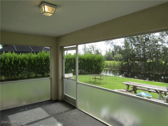 Building Photo - 1529 SW 15th Pl
