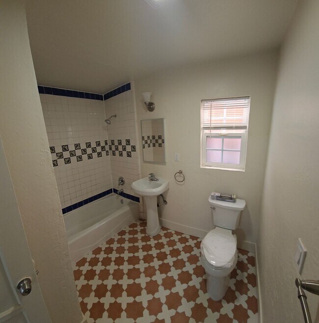 Building Photo - Cozy 1 BR Casitas with Air Conditioning in Golden Hill - Close to All