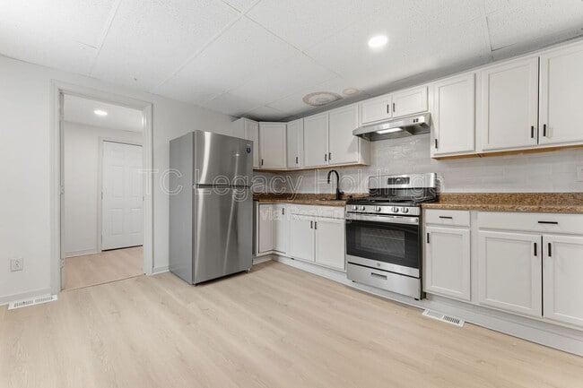 Building Photo - 16 Flint St