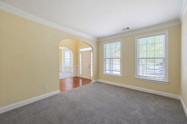 Building Photo - Clean 5 Bedroom Collins Hill Home with First Floor Suite and Oversized Master