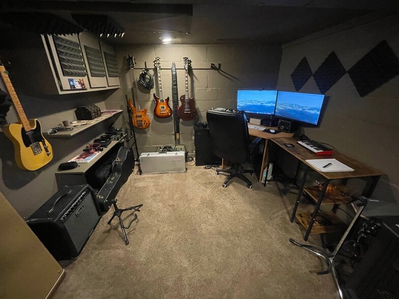 Den/Studio - 322 S 10th St