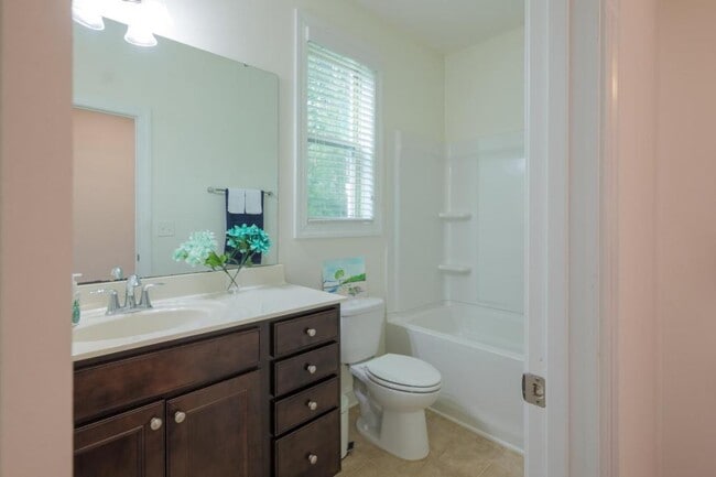 Building Photo - 411 Alamosa Pl