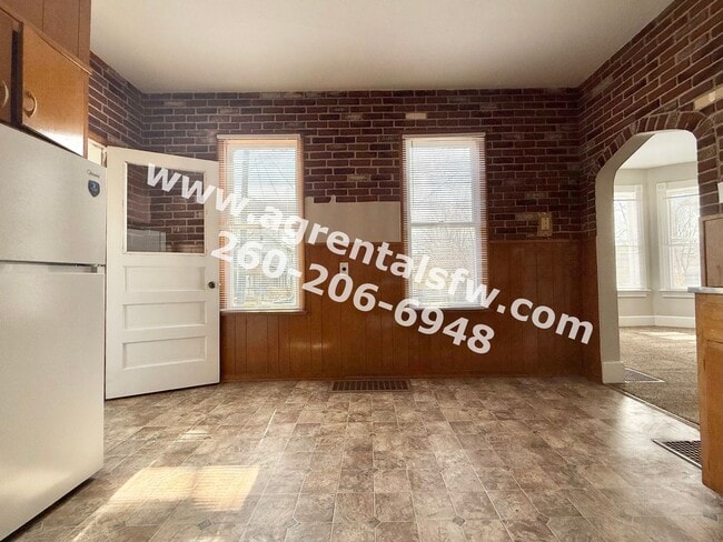 Building Photo - 3 Bedroom House