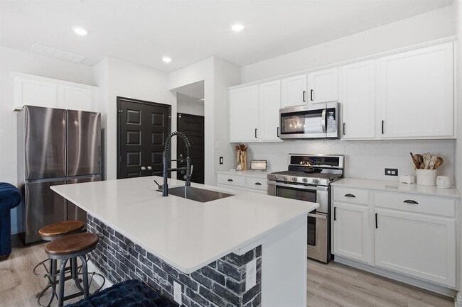 Building Photo - 8525 Leroi Dr