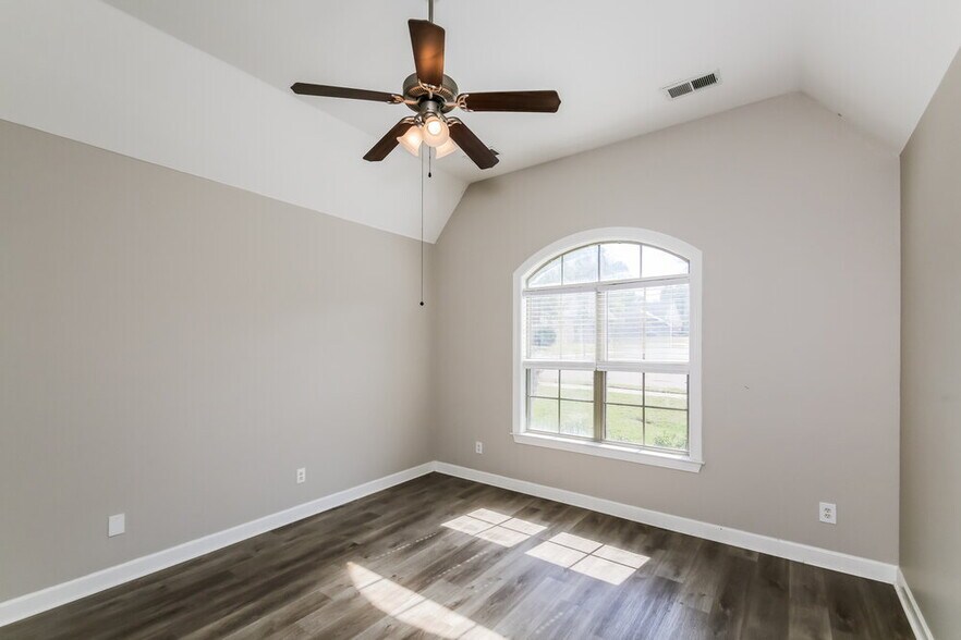 Building Photo - 7400 Brentridge Dr