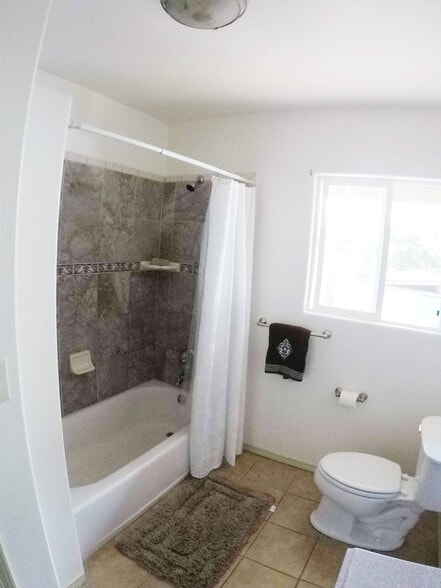 Building Photo - 15-1834 13th Ave